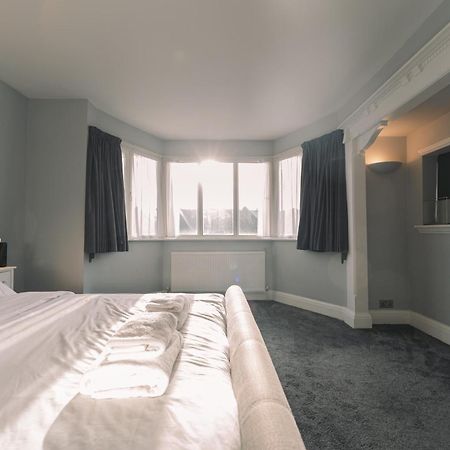 Modern Flat By The Underground. Apartman London Kültér fotó