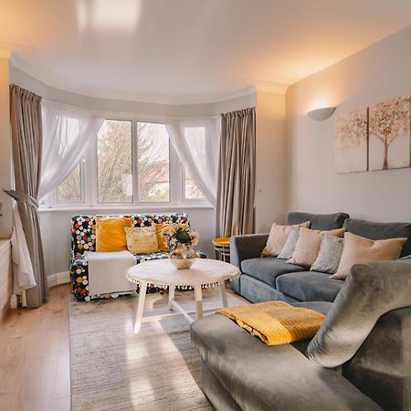 Modern Flat By The Underground. Apartman London Kültér fotó