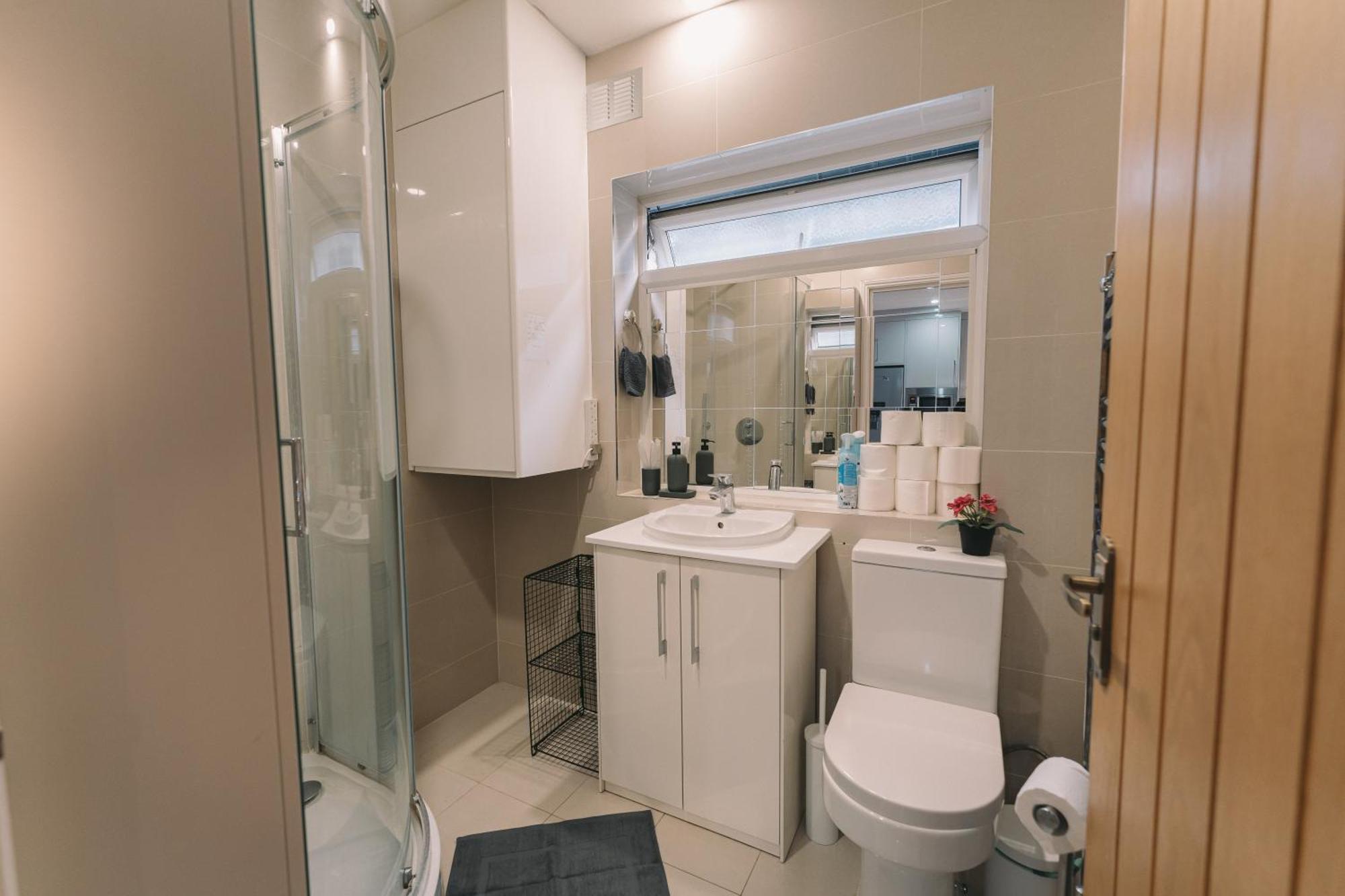 Modern Flat By The Underground. Apartman London Kültér fotó