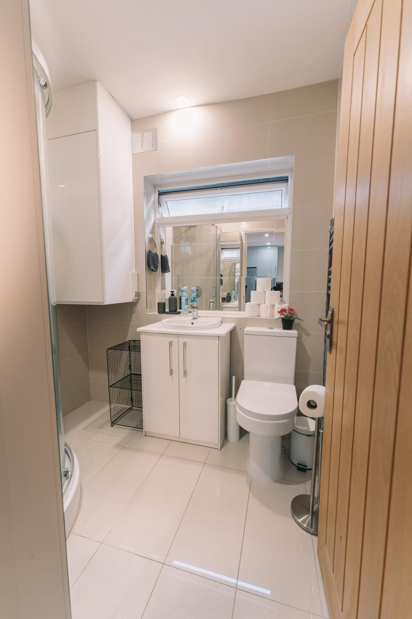 Modern Flat By The Underground. Apartman London Kültér fotó