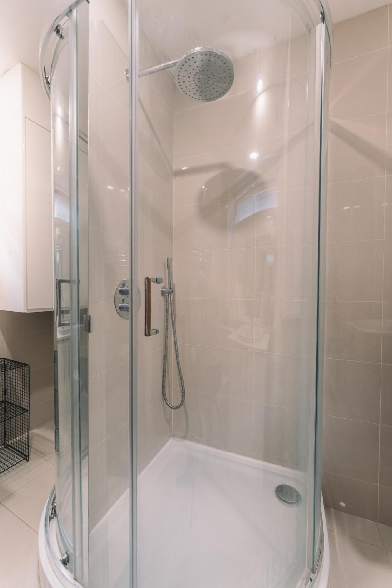 Modern Flat By The Underground. Apartman London Kültér fotó