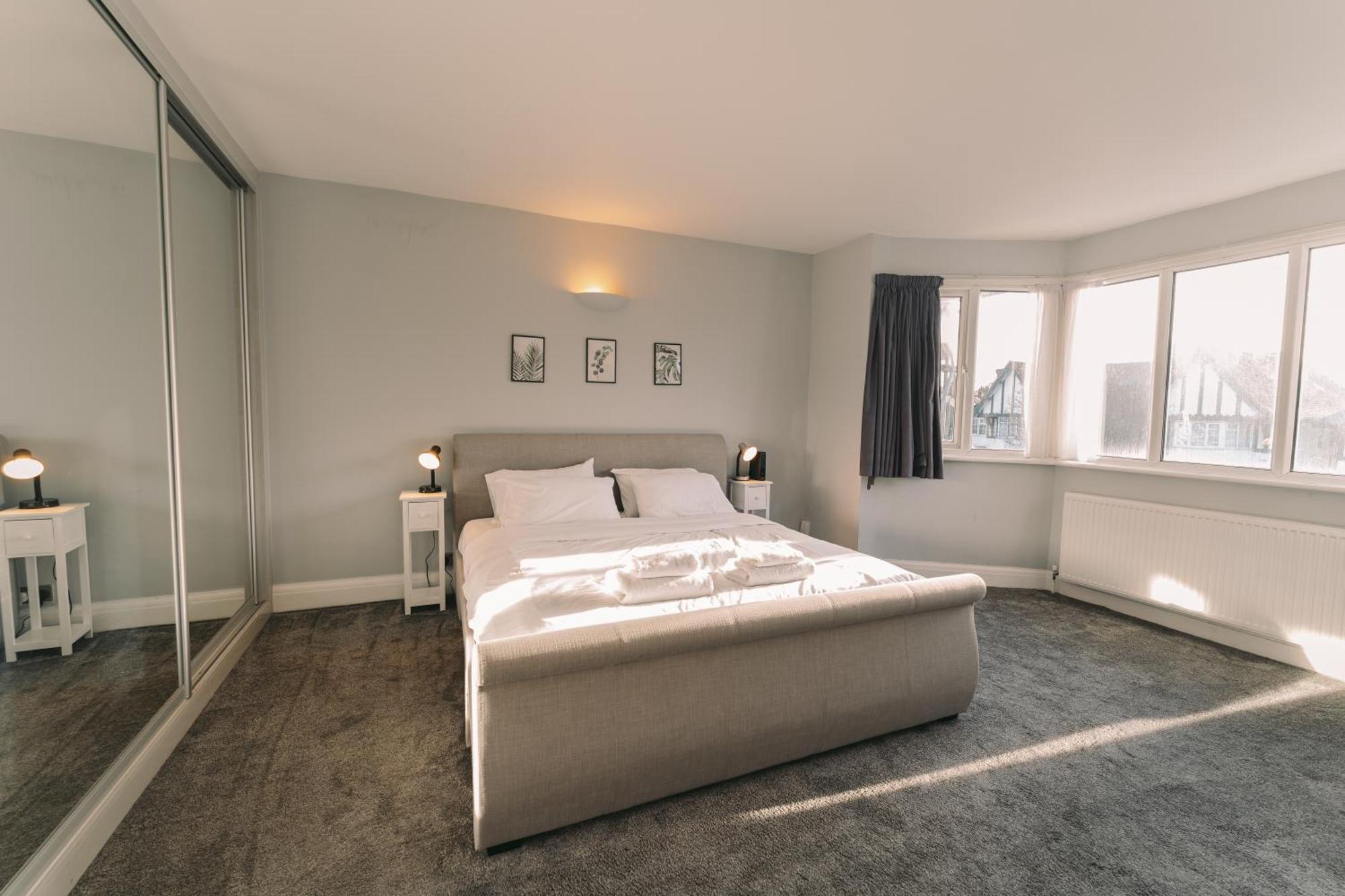 Modern Flat By The Underground. Apartman London Kültér fotó